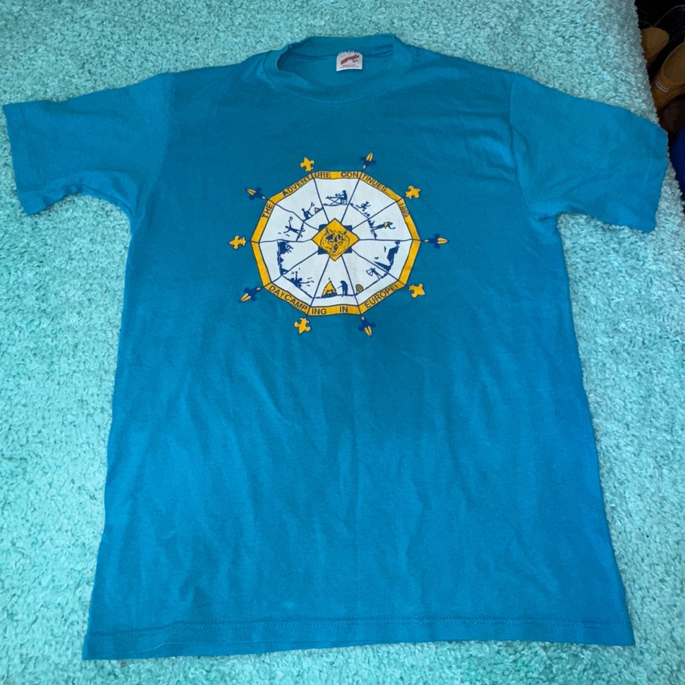Vintage 1989 Jerzees Adventure Continues Daycamping Europe T-Shirt Medium M